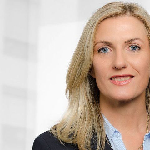 Kathrin Semmler ist Vertriebsdirektorin bei UNIVERS Capital. Die Diplom-Ökonomin bringt mehr als 30 Jahre Erfahrung in der Finanz- und Kapitalanlagebranche mit.